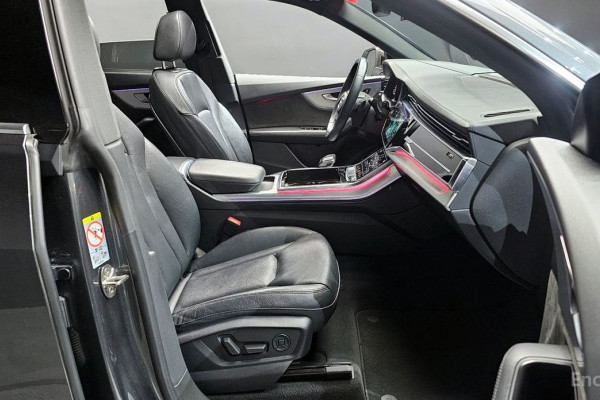 2020 Audi Q8 с пробегом 77 904 км