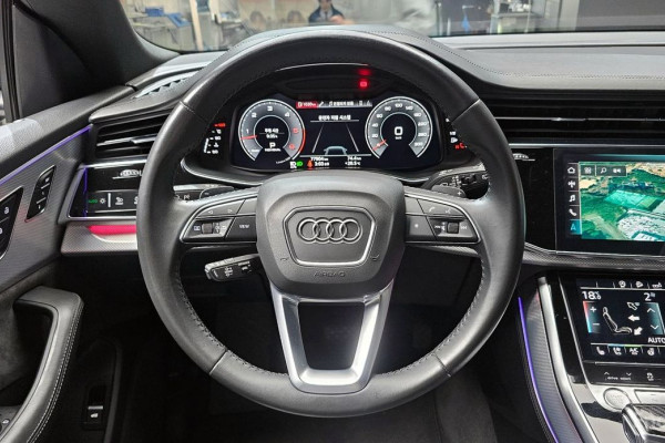 2020 Audi Q8 с пробегом 77 904 км