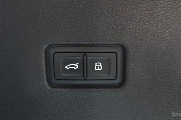 2020 Audi Q8 с пробегом 77 904 км