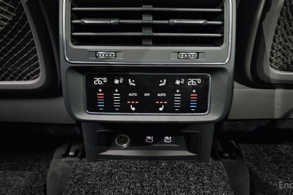 2021 Audi Q8 с пробегом 154 043 км