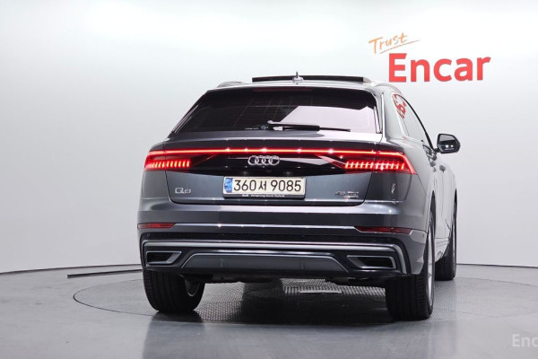 2021 Audi Q8 с пробегом 132 382 км