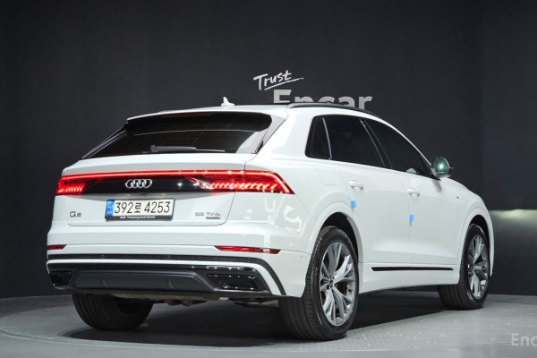 2022 Audi Q8 с пробегом 62 571 км