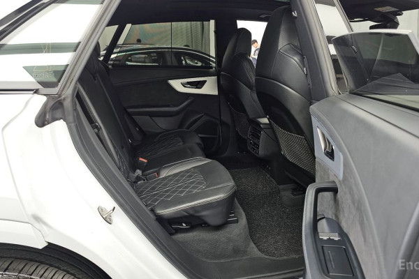 2022 Audi Q8 с пробегом 62 571 км