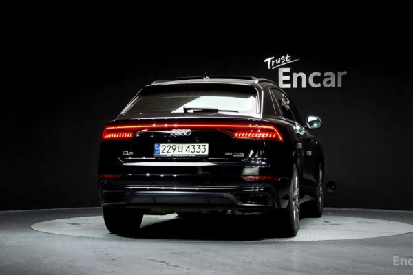 2021 Audi Q8 с пробегом 111 772 км