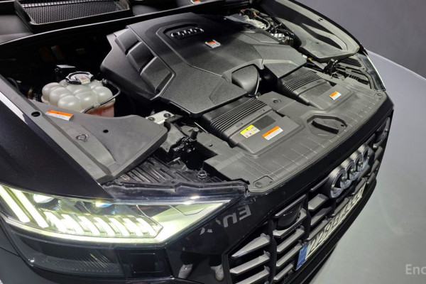 2021 Audi Q8 с пробегом 111 772 км