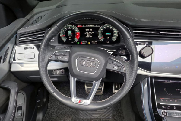 2021 Audi Q8 с пробегом 111 772 км