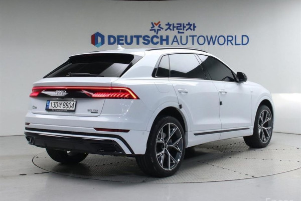 2023 Audi Q8 с пробегом 48 123 км