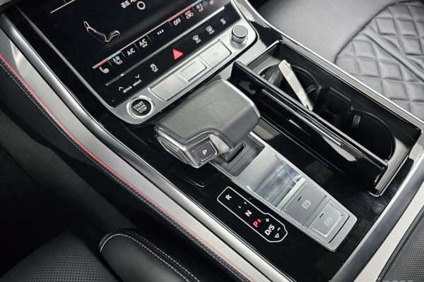 2023 Audi Q8 с пробегом 48 123 км