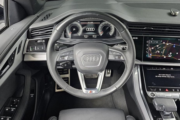 2023 Audi Q8 с пробегом 48 123 км