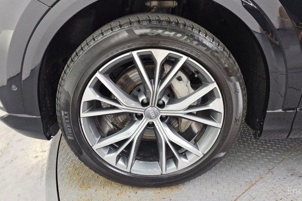 2020 Audi Q8 с пробегом 69 616 км