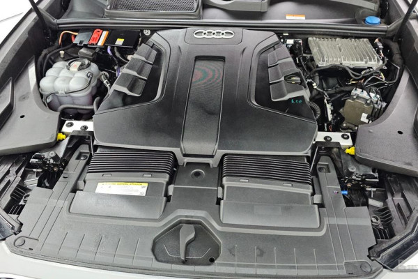 2020 Audi Q8 с пробегом 69 616 км