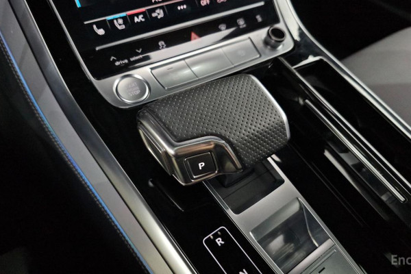 2020 Audi Q8 с пробегом 69 616 км