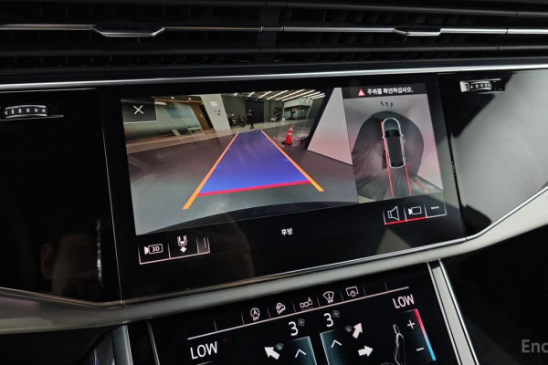 2020 Audi Q8 с пробегом 69 616 км