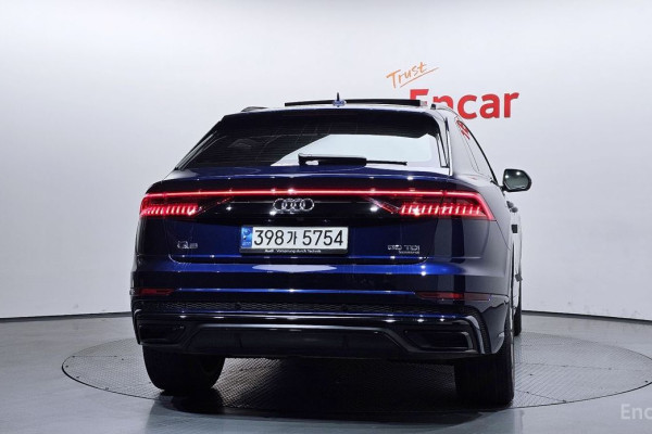 2021 Audi Q8 с пробегом 111 384 км