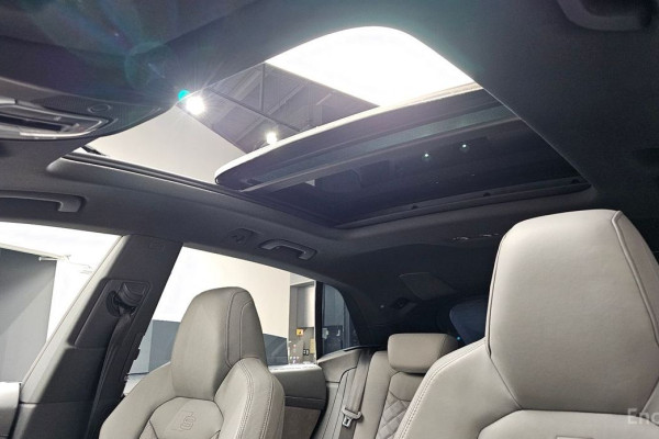 2021 Audi Q8 с пробегом 111 384 км