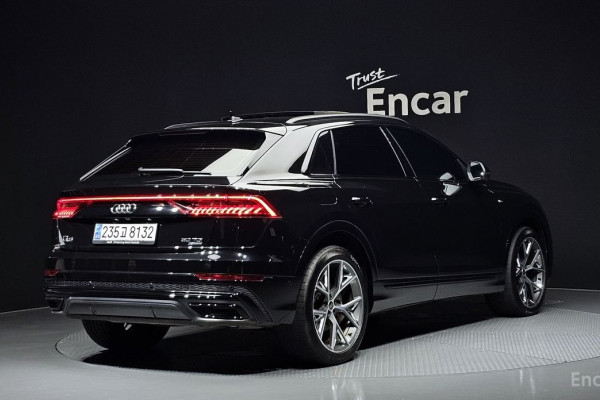 2023 Audi Q8 с пробегом 17 223 км