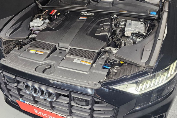 2023 Audi Q8 с пробегом 17 223 км