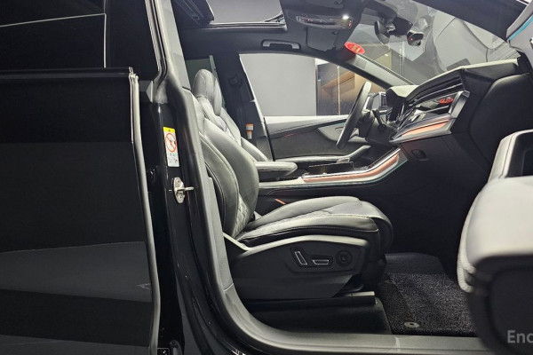 2023 Audi Q8 с пробегом 17 223 км
