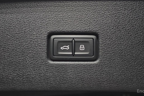 2023 Audi Q8 с пробегом 17 223 км