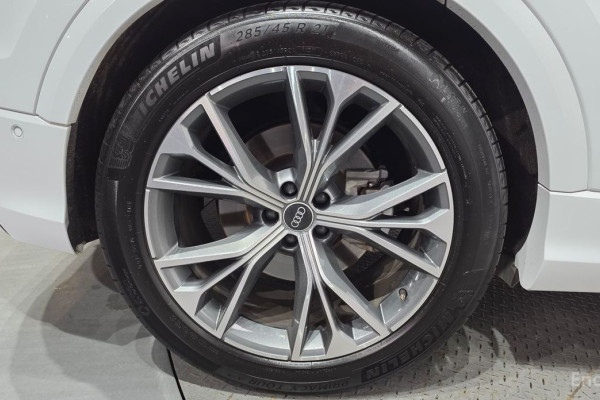 2021 Audi Q8 с пробегом 67 071 км