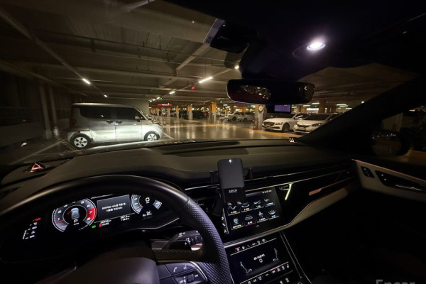 2021 Audi Q8 с пробегом 37 500 км