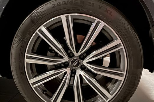 2021 Audi Q8 с пробегом 37 500 км