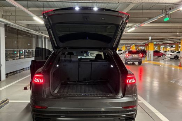 2021 Audi Q8 с пробегом 37 500 км