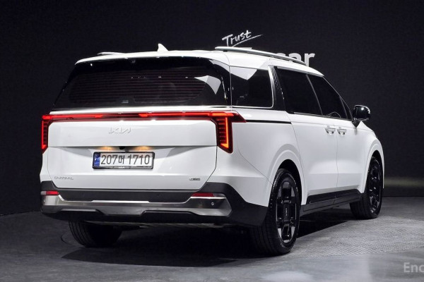 2024 Kia Carnival с пробегом 12 461 км