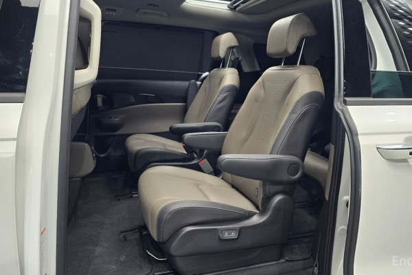 2024 Kia Carnival с пробегом 12 461 км