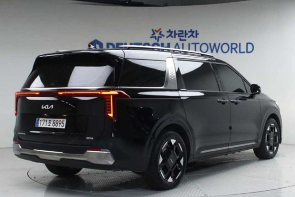 2024 Kia Carnival с пробегом 32 000 км