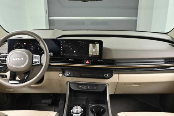 2024 Kia Carnival с пробегом 32 000 км