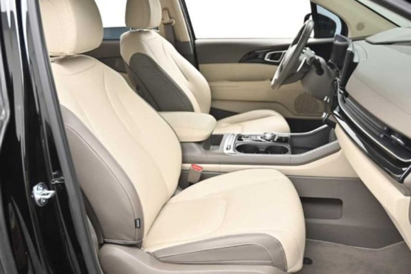 2024 Kia Carnival с пробегом 32 000 км