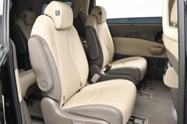 2024 Kia Carnival с пробегом 32 000 км