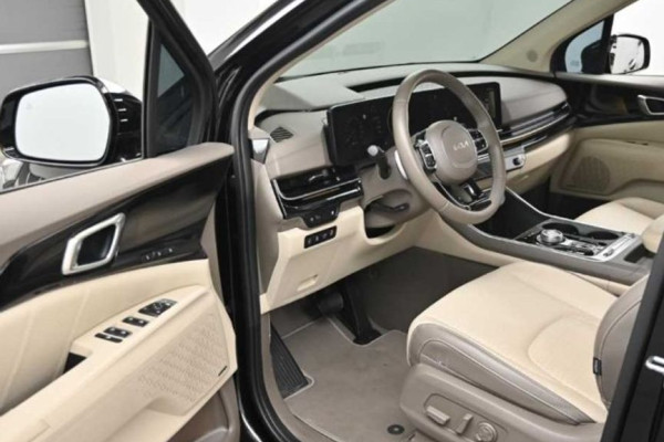 2024 Kia Carnival с пробегом 32 000 км