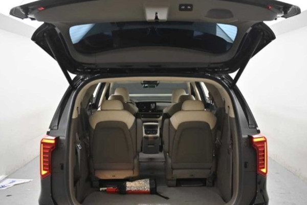 2024 Kia Carnival с пробегом 32 000 км