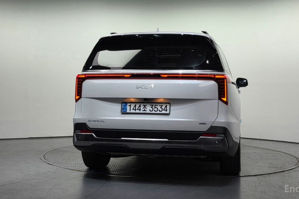 2024 Kia Carnival с пробегом 4 955 км