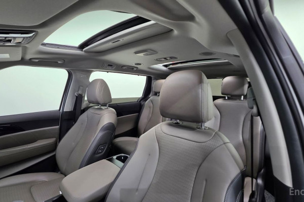 2024 Kia Carnival с пробегом 4 955 км