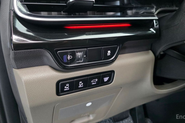 2024 Kia Carnival с пробегом 4 955 км