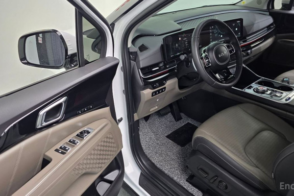 2024 Kia Carnival с пробегом 4 955 км