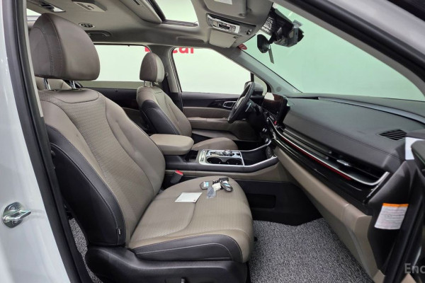 2024 Kia Carnival с пробегом 4 955 км