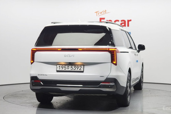 2024 Kia Carnival с пробегом 35 589 км