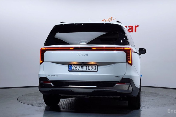 2024 Kia Carnival с пробегом 12 432 км