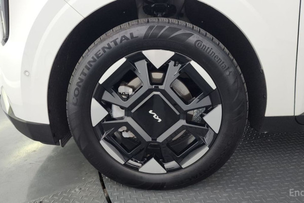 2024 Kia Carnival с пробегом 12 432 км