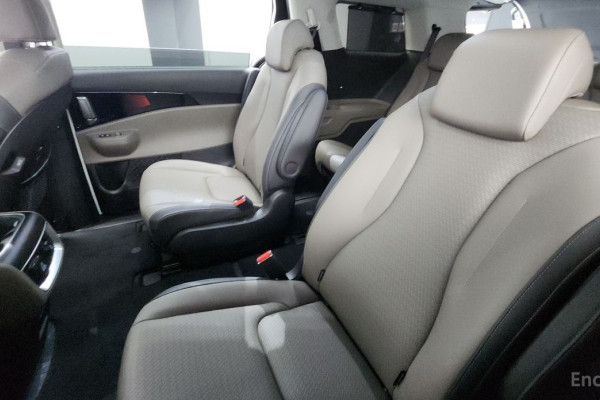 2024 Kia Carnival с пробегом 12 432 км