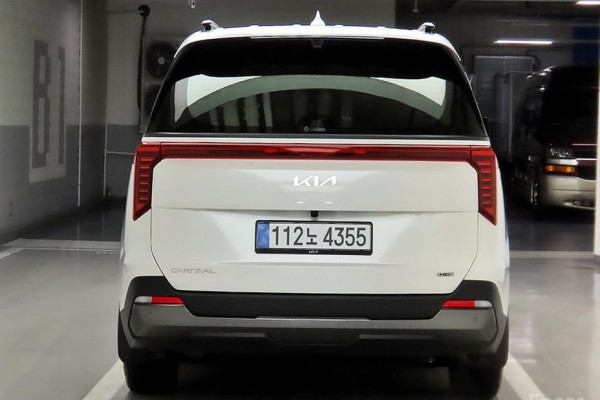 2025 Kia Carnival с пробегом 11 568 км