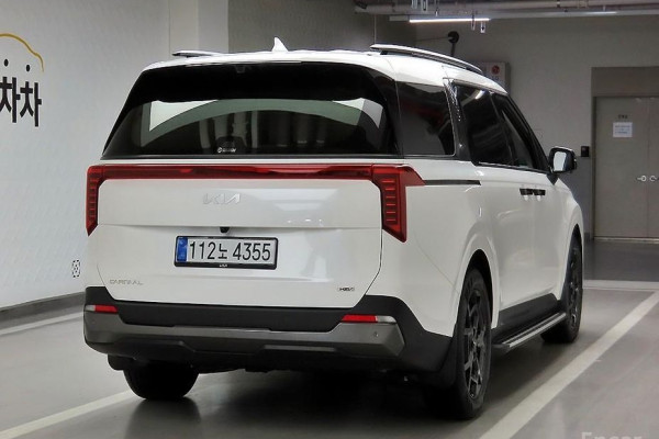2025 Kia Carnival с пробегом 11 568 км