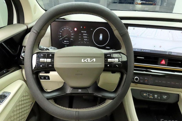 2025 Kia Carnival с пробегом 11 568 км