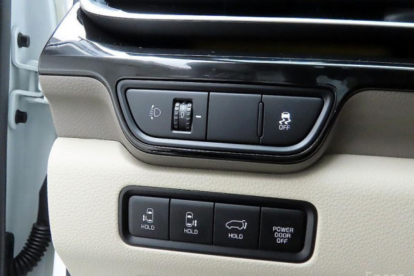 2025 Kia Carnival с пробегом 11 568 км