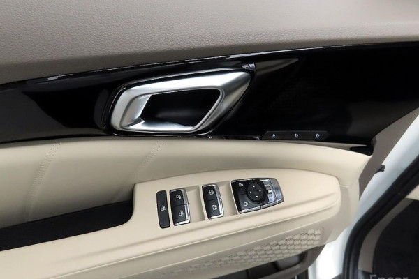 2025 Kia Carnival с пробегом 11 568 км