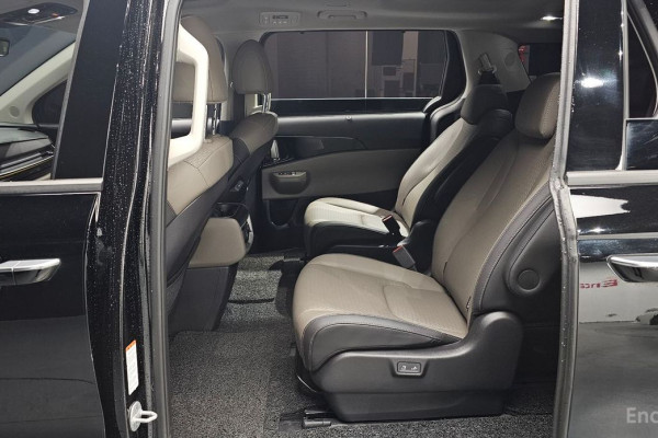 2024 Kia Carnival с пробегом 18 722 км